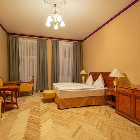 4 Bedrooms 130M2 Apartment At The Main City Square Praga Esterno foto