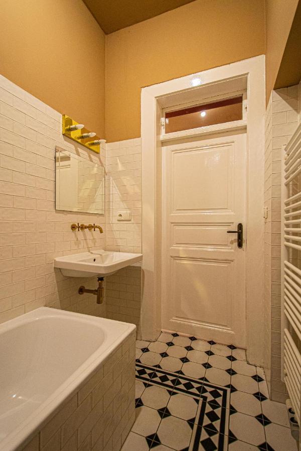 4 Bedrooms 130M2 Apartment At The Main City Square Praga Esterno foto