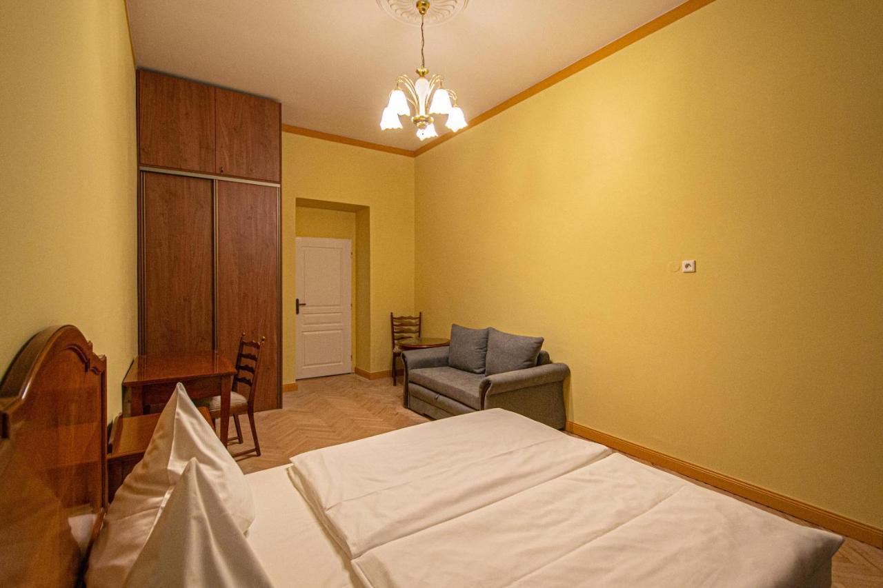 4 Bedrooms 130M2 Apartment At The Main City Square Praga Esterno foto