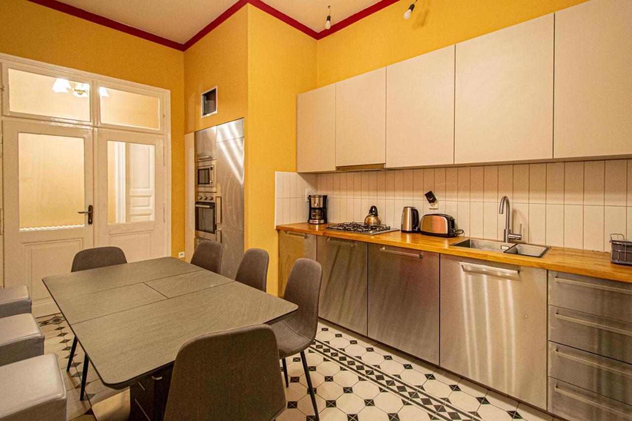 4 Bedrooms 130M2 Apartment At The Main City Square Praga Esterno foto