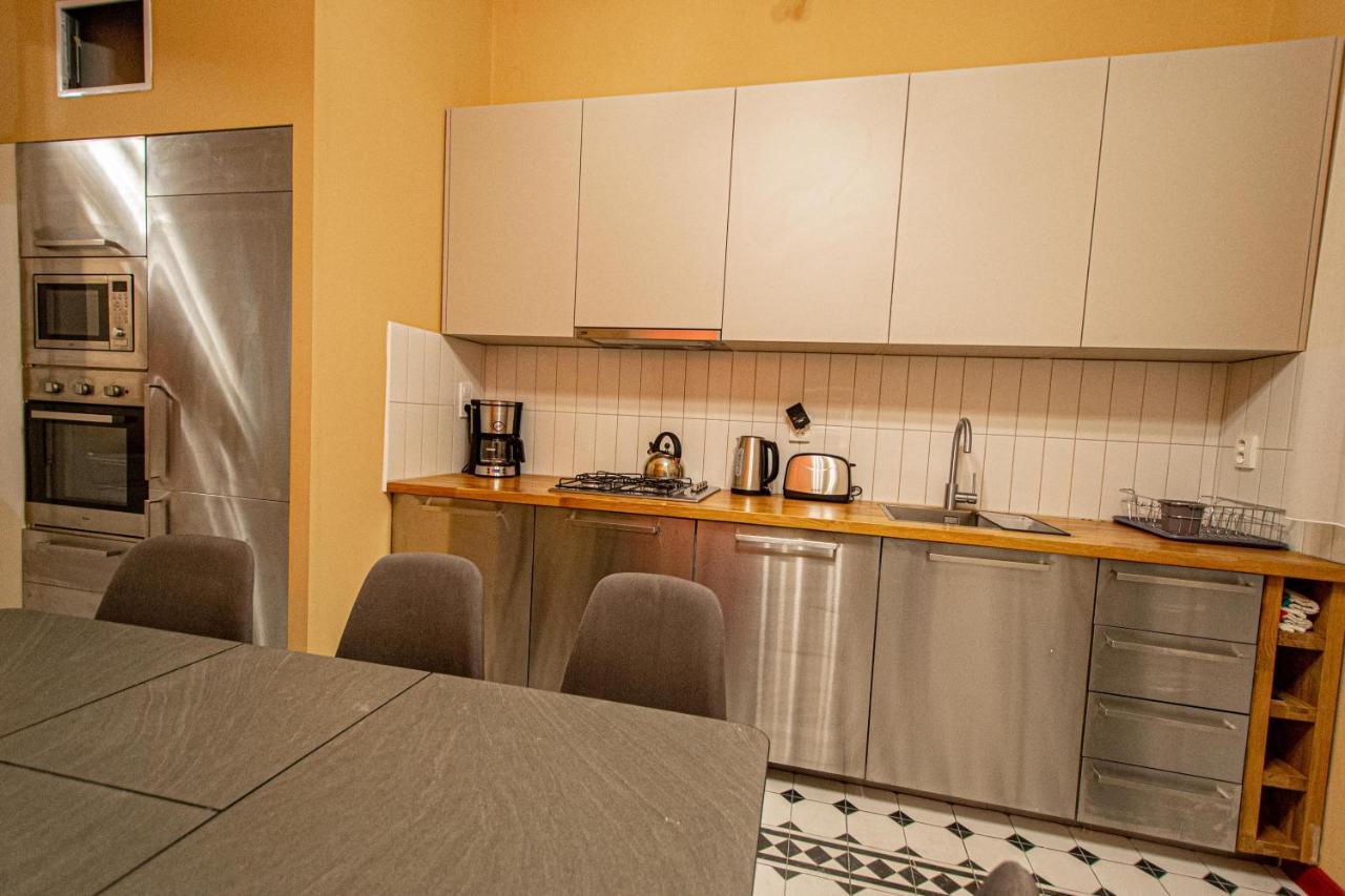 4 Bedrooms 130M2 Apartment At The Main City Square Praga Esterno foto