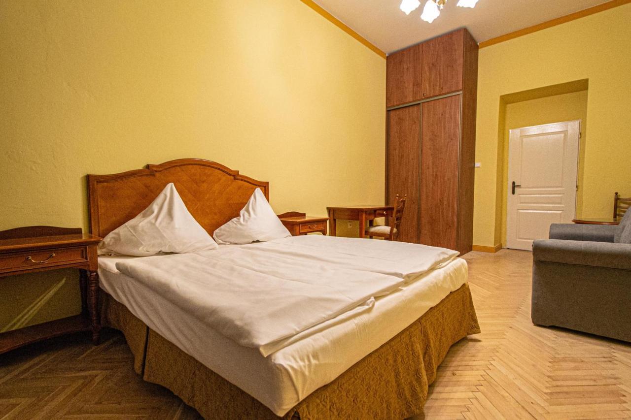 4 Bedrooms 130M2 Apartment At The Main City Square Praga Esterno foto