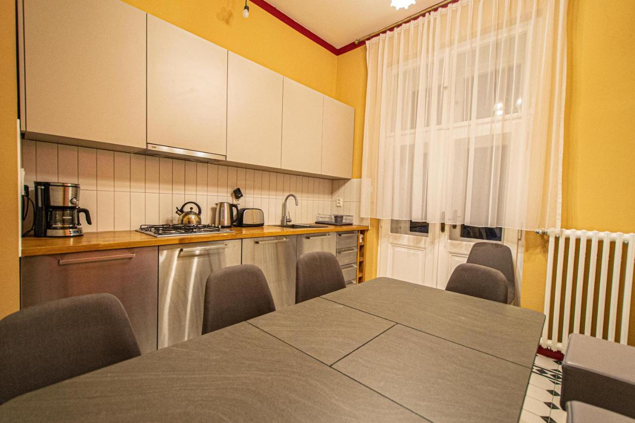 4 Bedrooms 130M2 Apartment At The Main City Square Praga Esterno foto