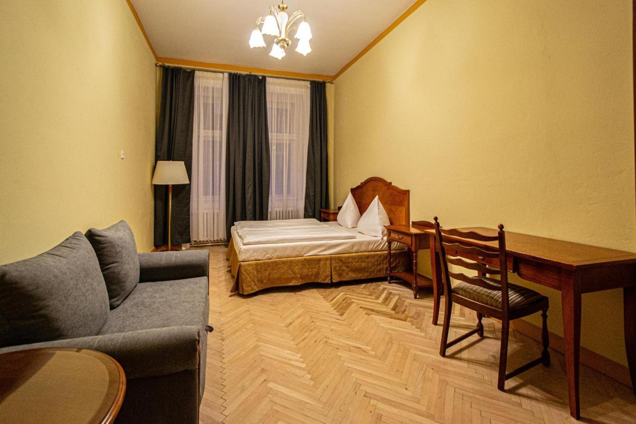 4 Bedrooms 130M2 Apartment At The Main City Square Praga Esterno foto