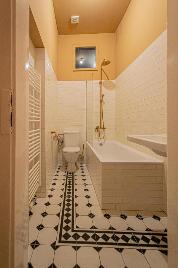 4 Bedrooms 130M2 Apartment At The Main City Square Praga Esterno foto