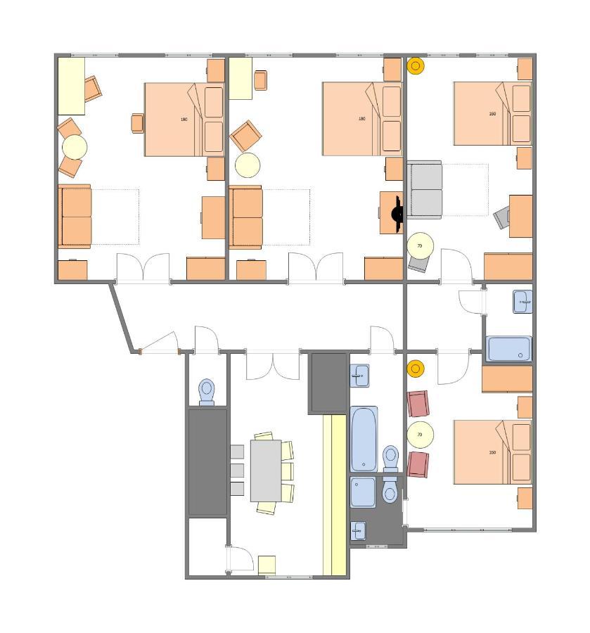 4 Bedrooms 130M2 Apartment At The Main City Square Praga Esterno foto