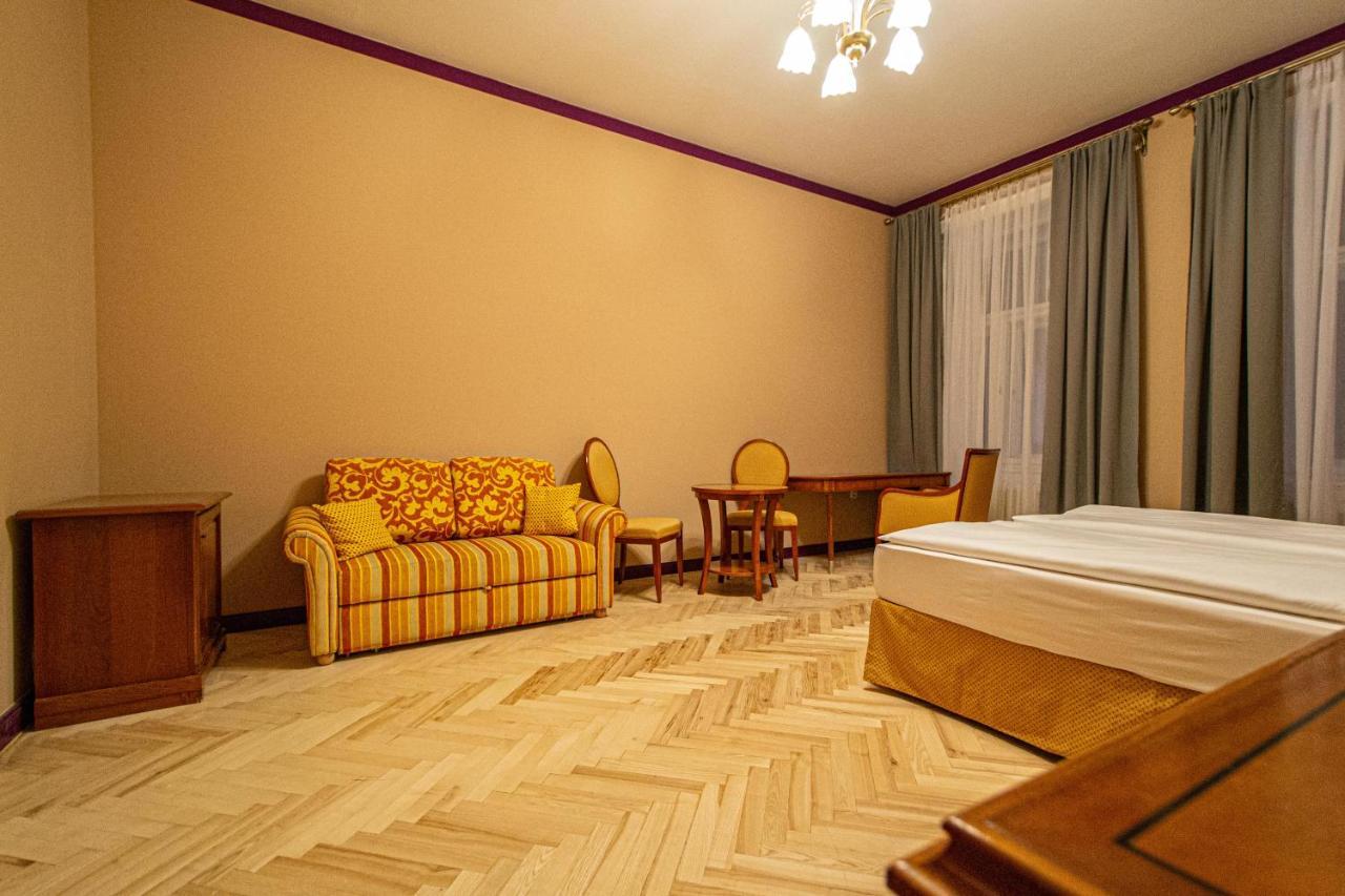 4 Bedrooms 130M2 Apartment At The Main City Square Praga Esterno foto